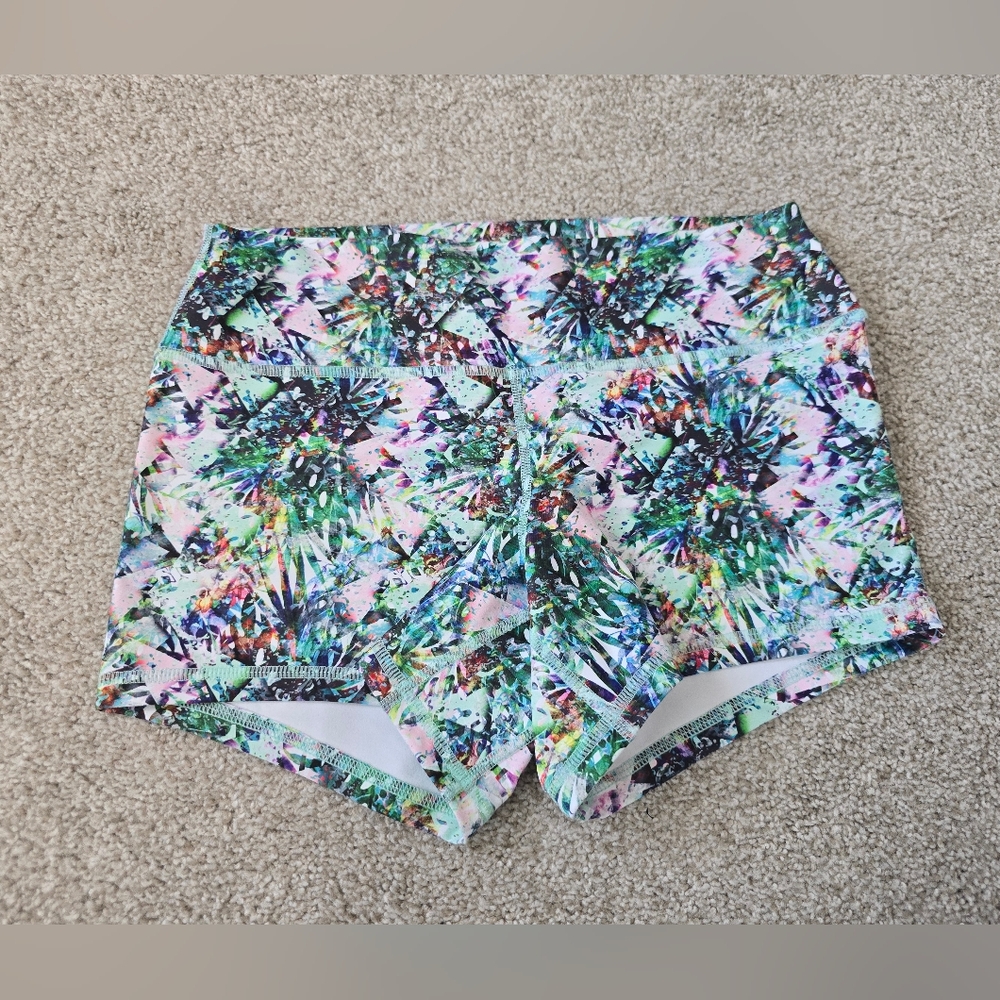 NWT Peachy Athletic Forest Geo Peach Perfect Athletic Shorts Sz Medium